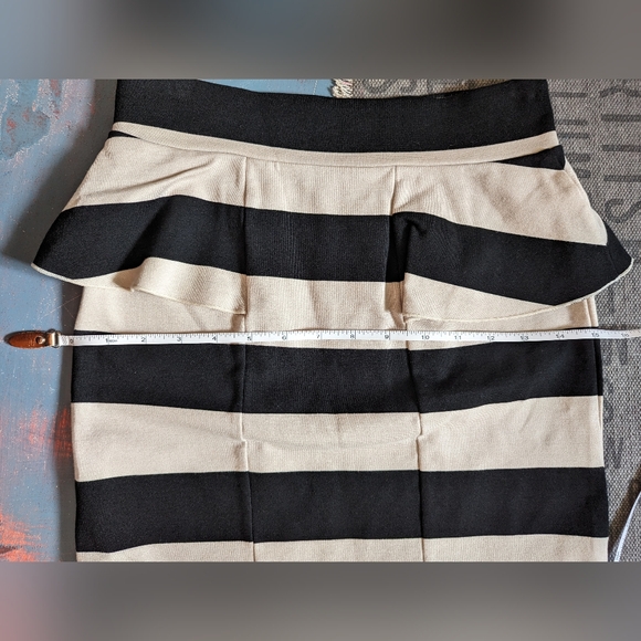 💙 KENSIE 💙 Side Ruffle Striped Mini Skirt - Picture 4 of 5